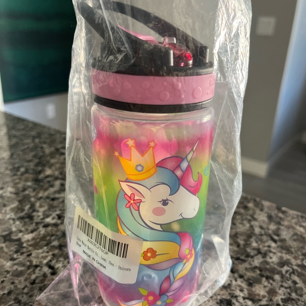 Unicorn Water Bottle with Pink Lid, 15oz, (Brand New!) 🦄 💖
